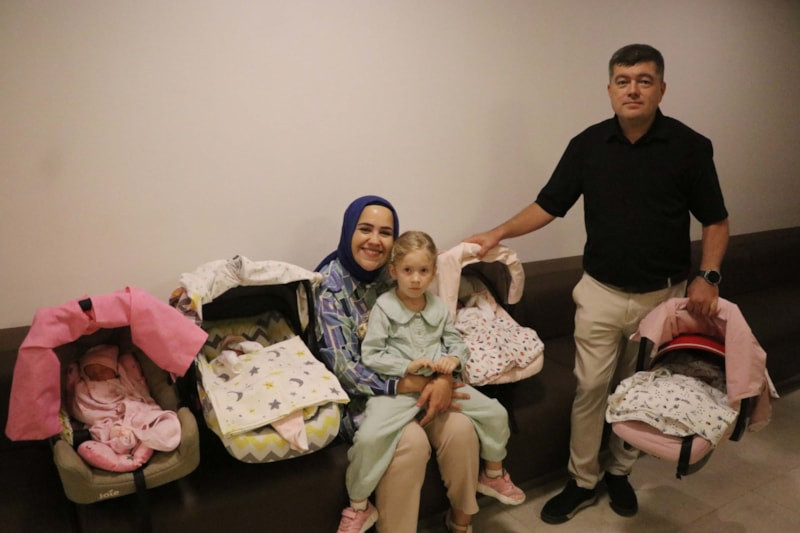 Antalya'da ikinci çocuk için tedaviye girdi: Dördüz doğurdu