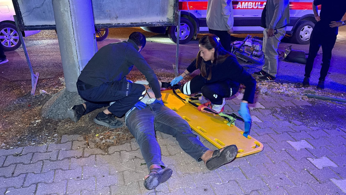 Adıyaman'da motosiklet ile otomobilin çarpışması sonucu 2 kişi yaralandı