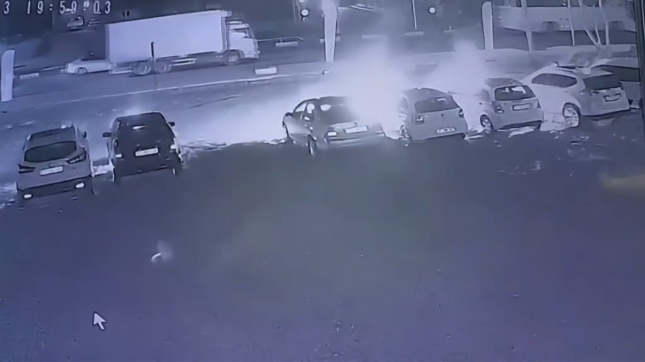 BENZİNLİ SALDIRI ANI KAMERADA!