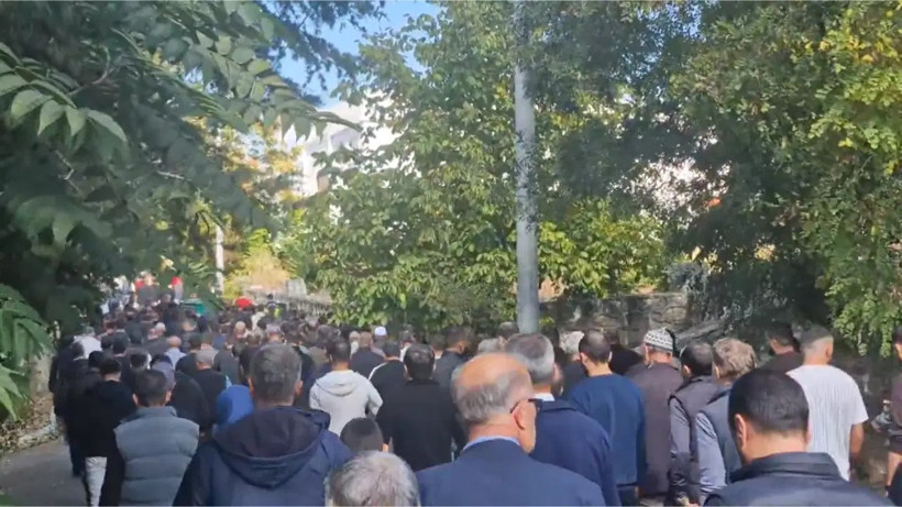 Soma'da 5 işçinin öldüğü maden faciasında acı veda: Yüzlerce kişi mezarlığa yürüdü