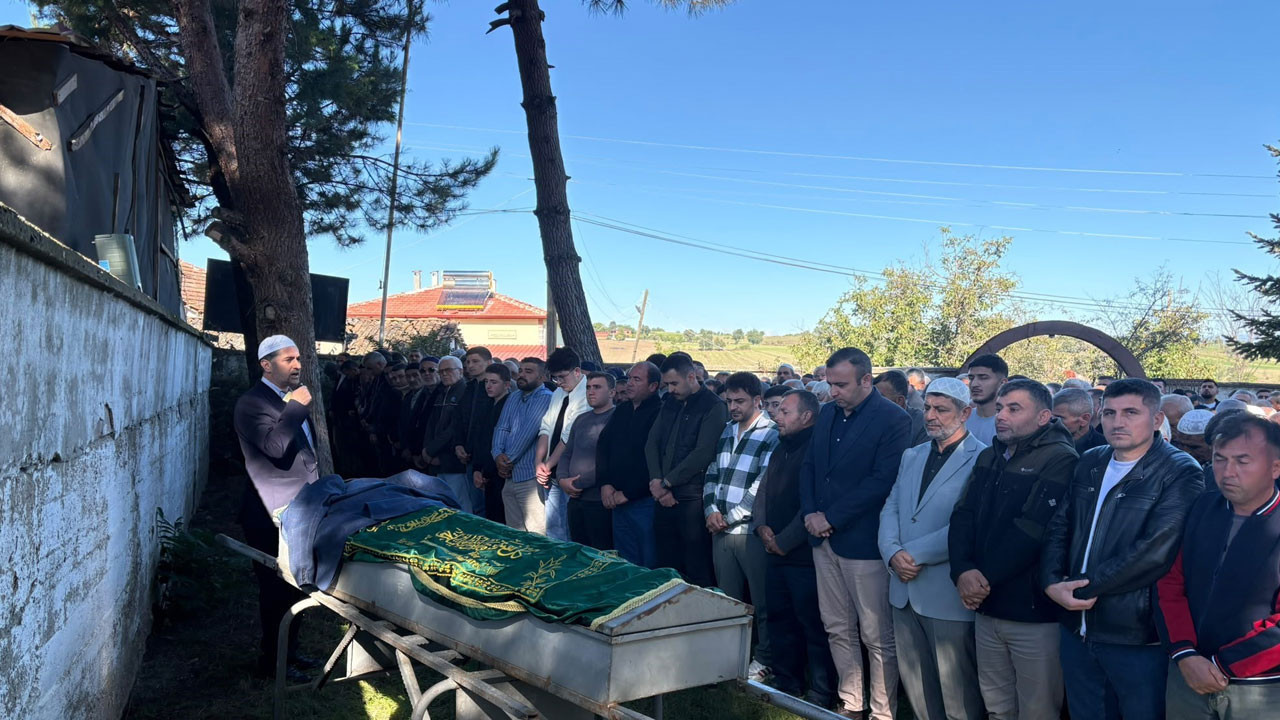 Evladından babasına son görevi: Kıbrıs Gazisinin cenazesini imam oğlu kıldırdı