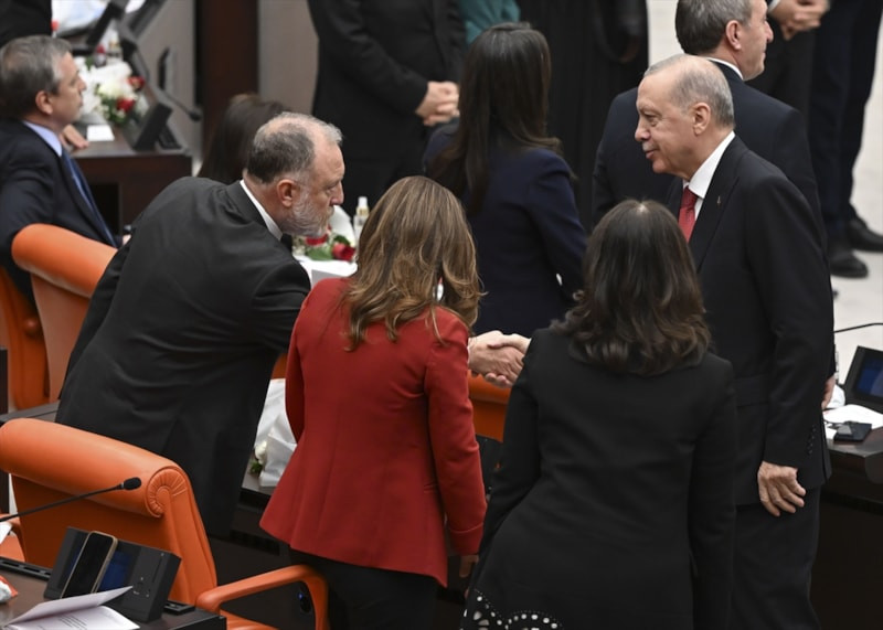 Cumhurbaşkanı Erdoğan, DEM Parti grubuyla tokalaştı