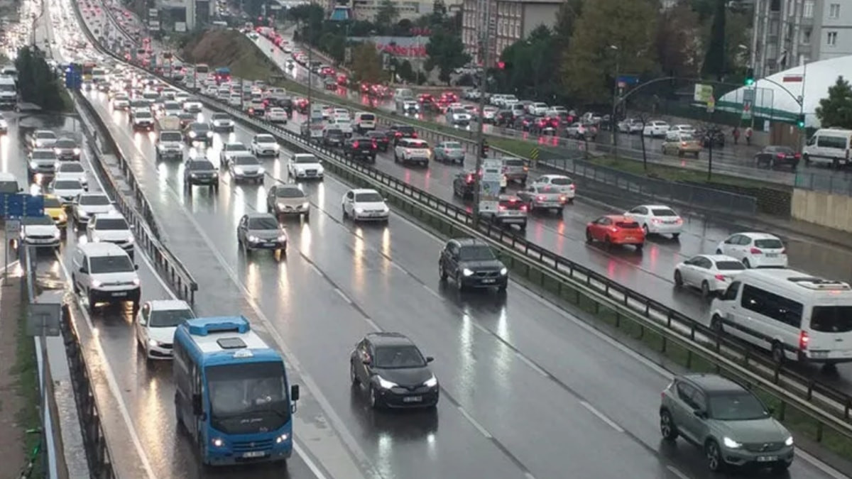 İstanbul'da trafik yoğunluğu akşam saatlerinde yüzde 89'a yükseldi