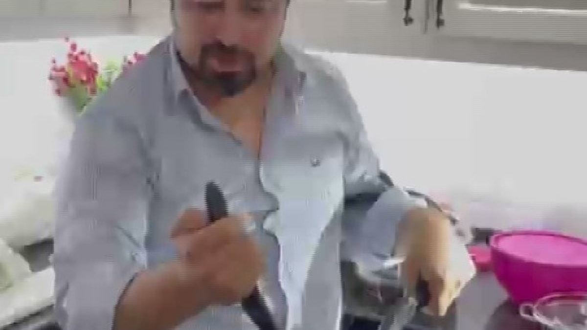 Hatay'da karayılanı elleriyle yakalayan şahıs kamerada