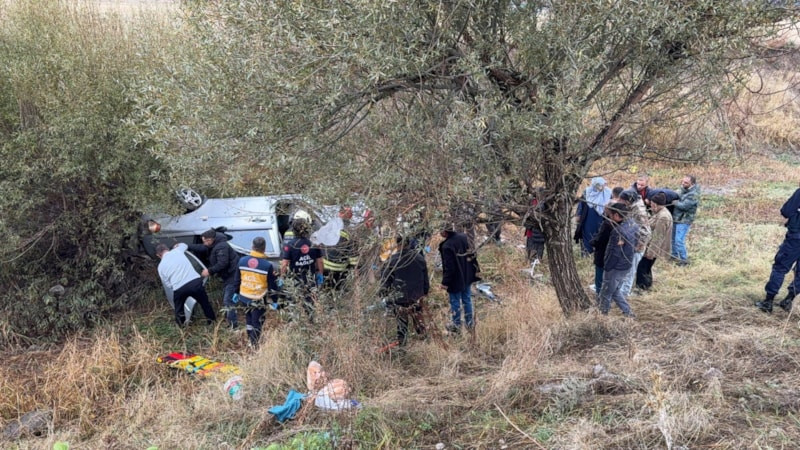 Konya'da otomobil şarampole yuvarlandı