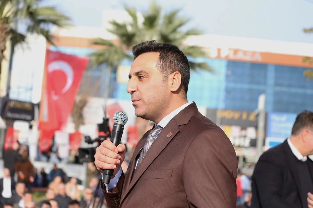 Çiğli Belediye Başkanı Yıldız AK Parti yolunda... Bardağı taşıran saldırı! İzmir’de harita turunculaşıyor