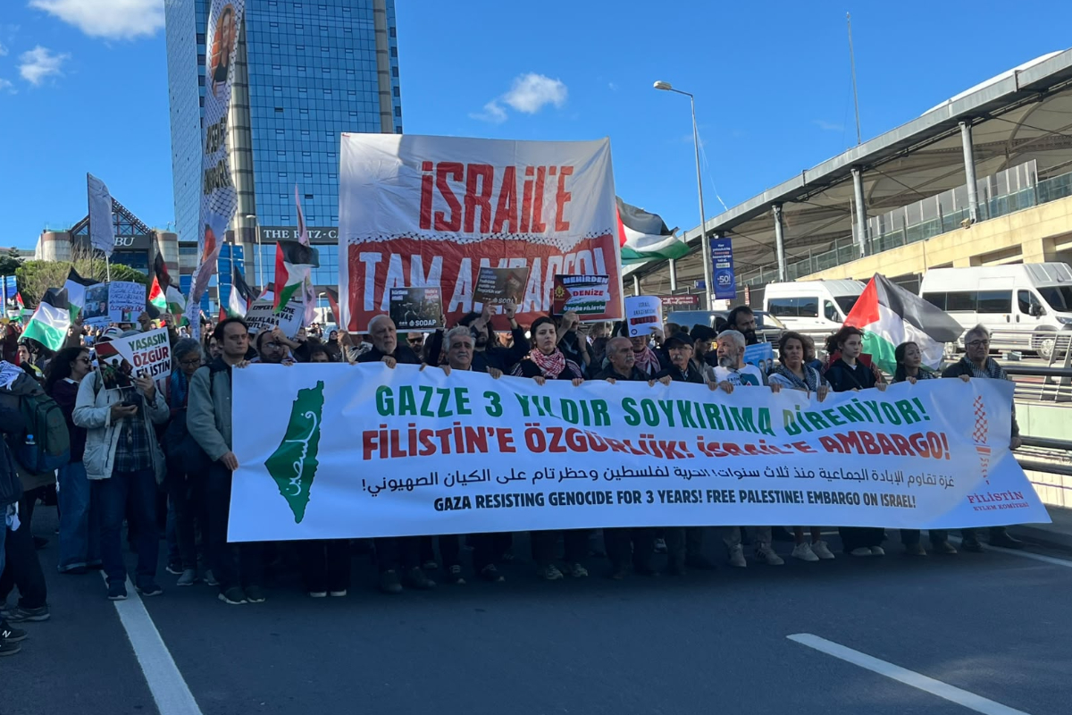 Taksim'den Dolmabahçe'ye Filistin yürüyüşü: "İsrail'e tam ambargo, emperyalist üslere kapatma"
