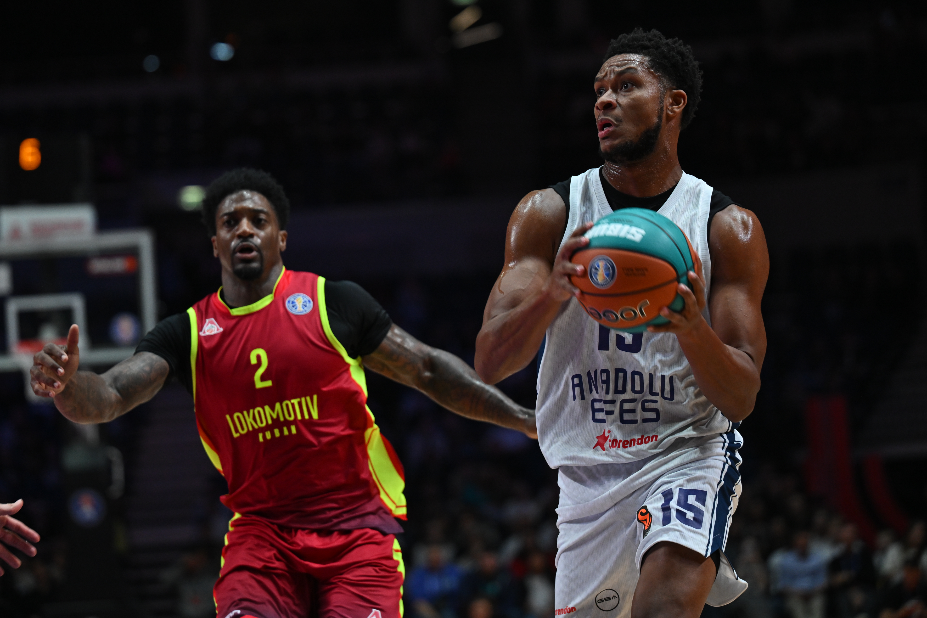Anadolu Efes, Barcelona deplasmanında