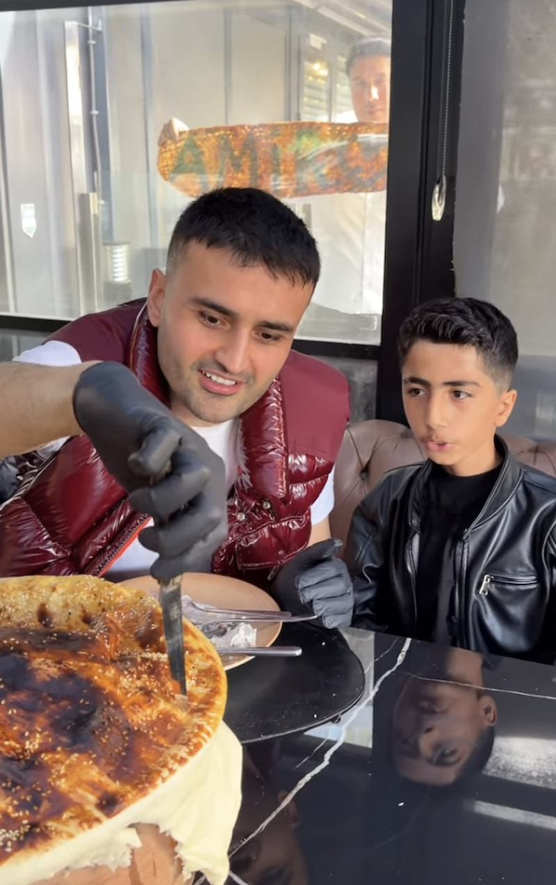 CZN Burak, bir kez daha kalpleri fethetti