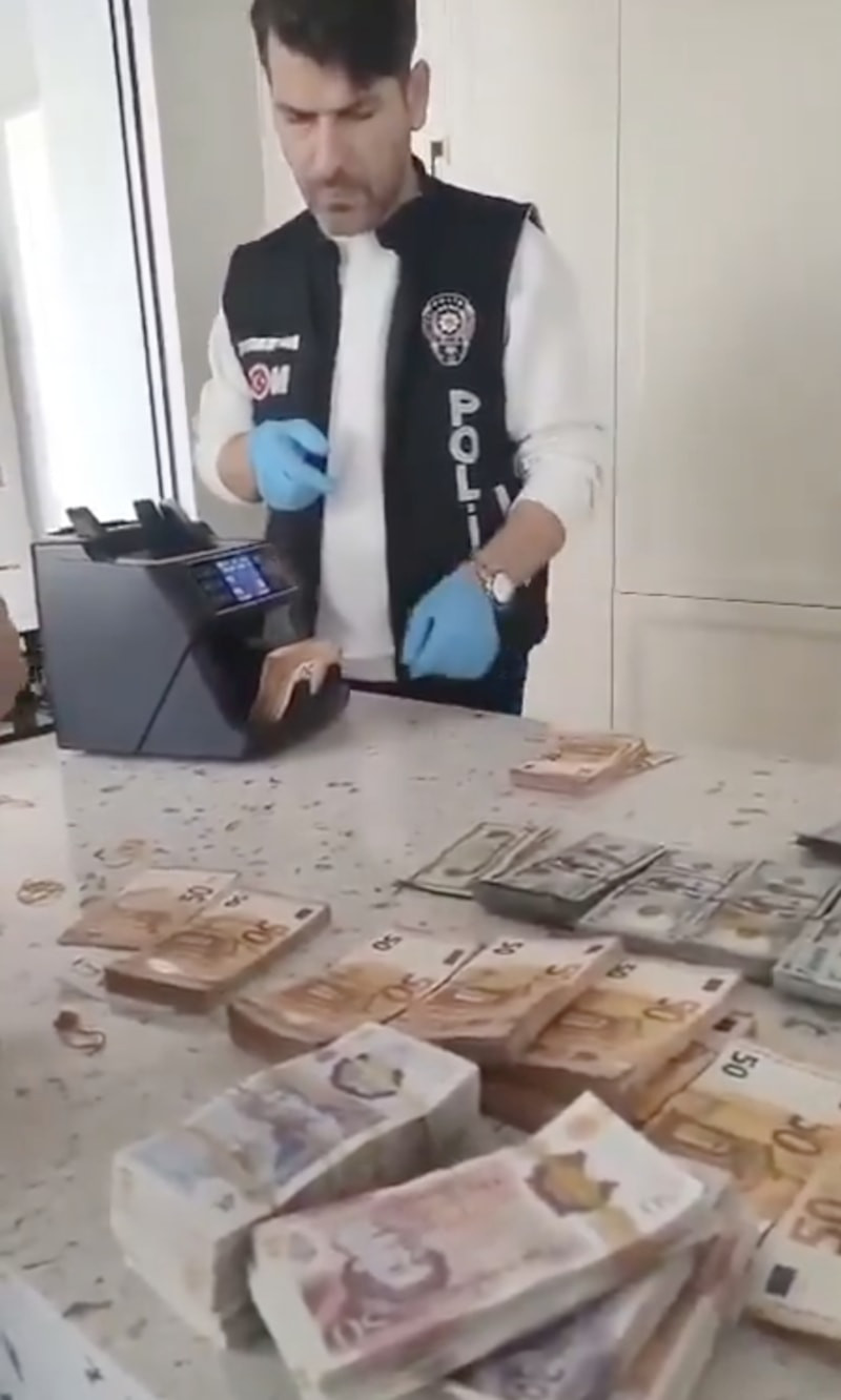 Mersin Büyükşehir Belediyesi soruşturmasında şüphelinin evinden servet çıktı