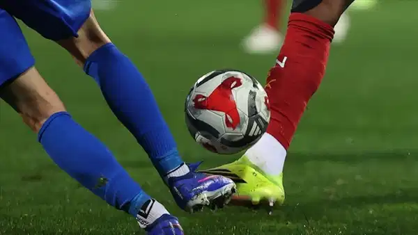 Bugün hangi maçlar var, saat kaçta, hangi kanalda? 4 Ekim Pazar günü maç programı...