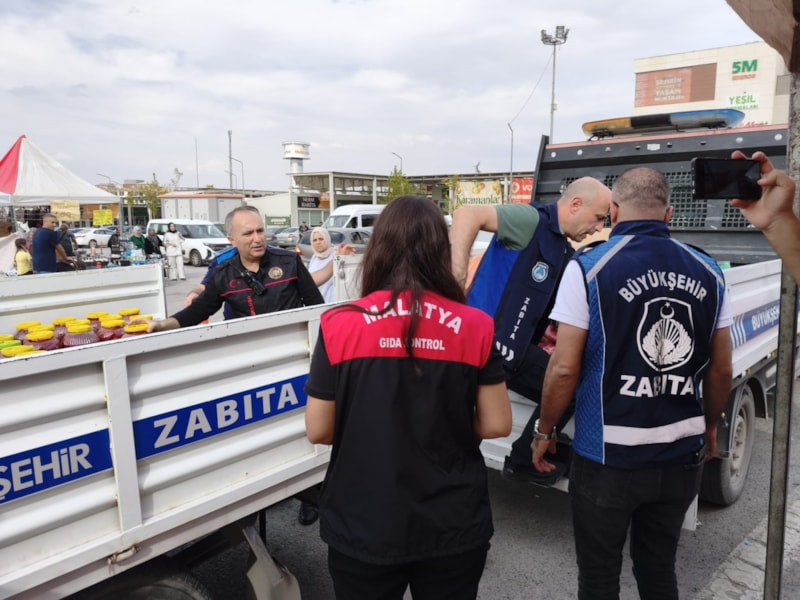 Malatya'da gıda denetimi: 230 kilo sucuk ve 150 kilo peynir imha edilecek