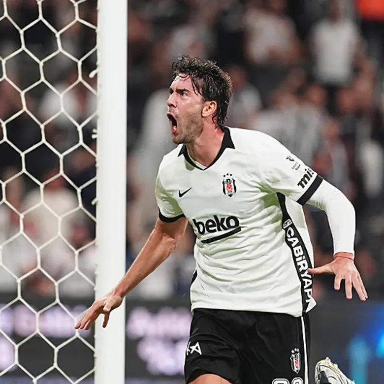 Beşiktaş'tan kötü haber! Sırp golcü kadrodan çıkarıldı