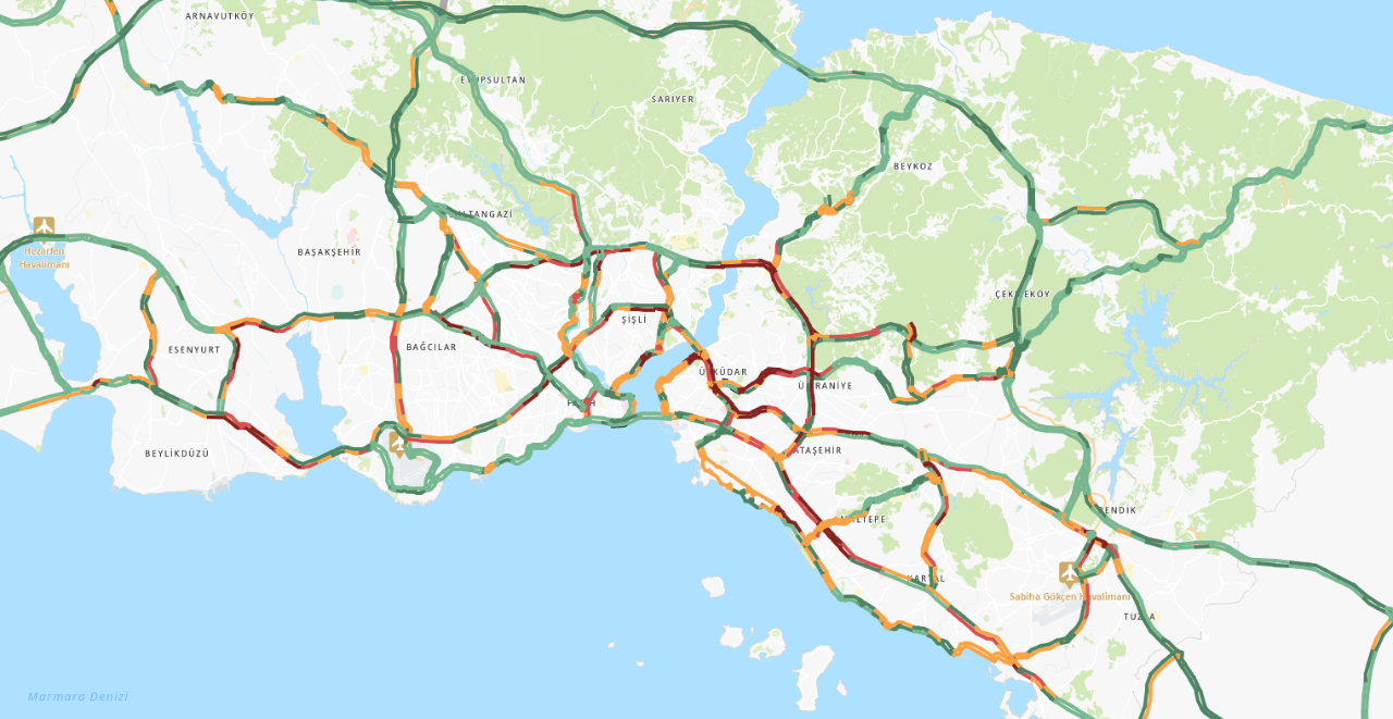Yağmur zor anlar yaşattı! İstanbul'da trafik kilitlendi