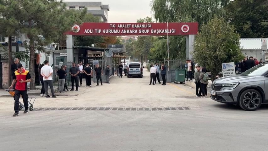 Babadan iki oğluna en zor son görev: Cenaze namazlarını kıldırdı