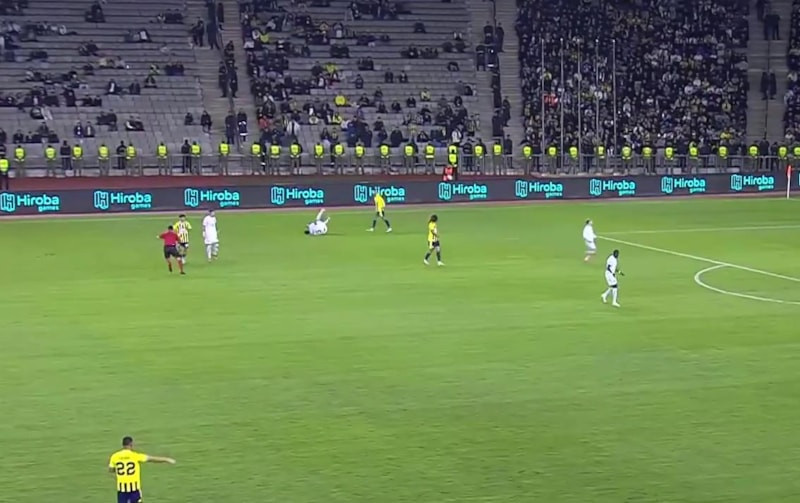 Mason Greenwood, hazırlık maçında rakip futbolcuya tekme attığı için kırmızı kart gördü