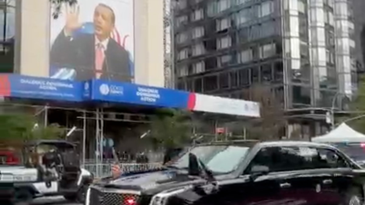 Donald Trump'ın geçişi sırasında Türkevi'nde dikkat çeken mesaj
