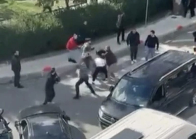 İstanbul'da iki sürücü arasında yol verme kavgası yaşandı