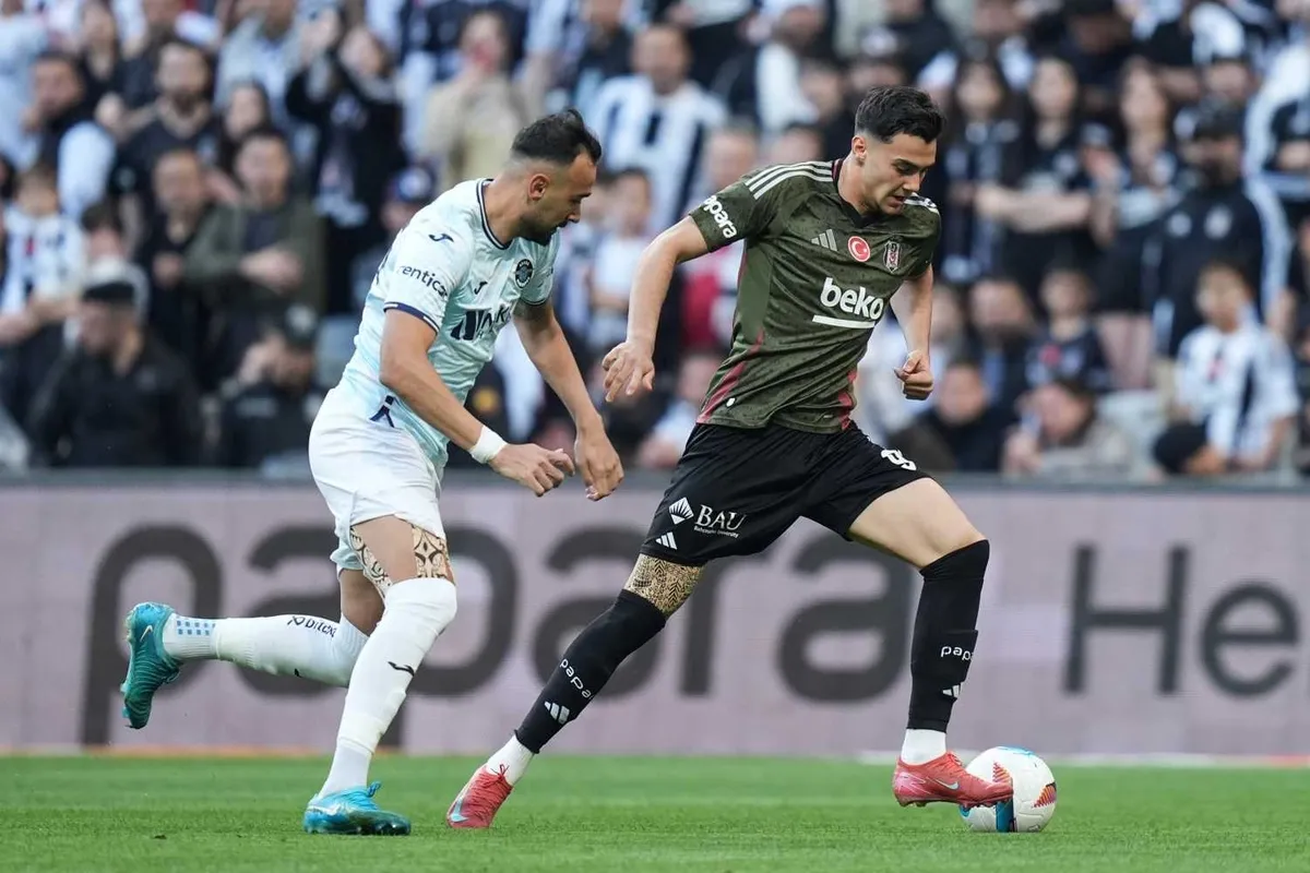 Beşiktaş'ta 2 yıldız plan dışı kaldı! Ayrılık kararı verildi