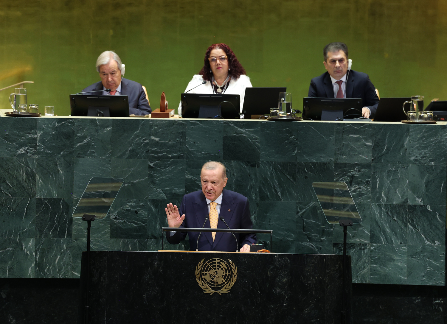 Cumhurbaşkanı Erdoğan'ın BM'deki tarihi çıkışına kabineden destek yağdı: Dünya 5'ten büyüktür!