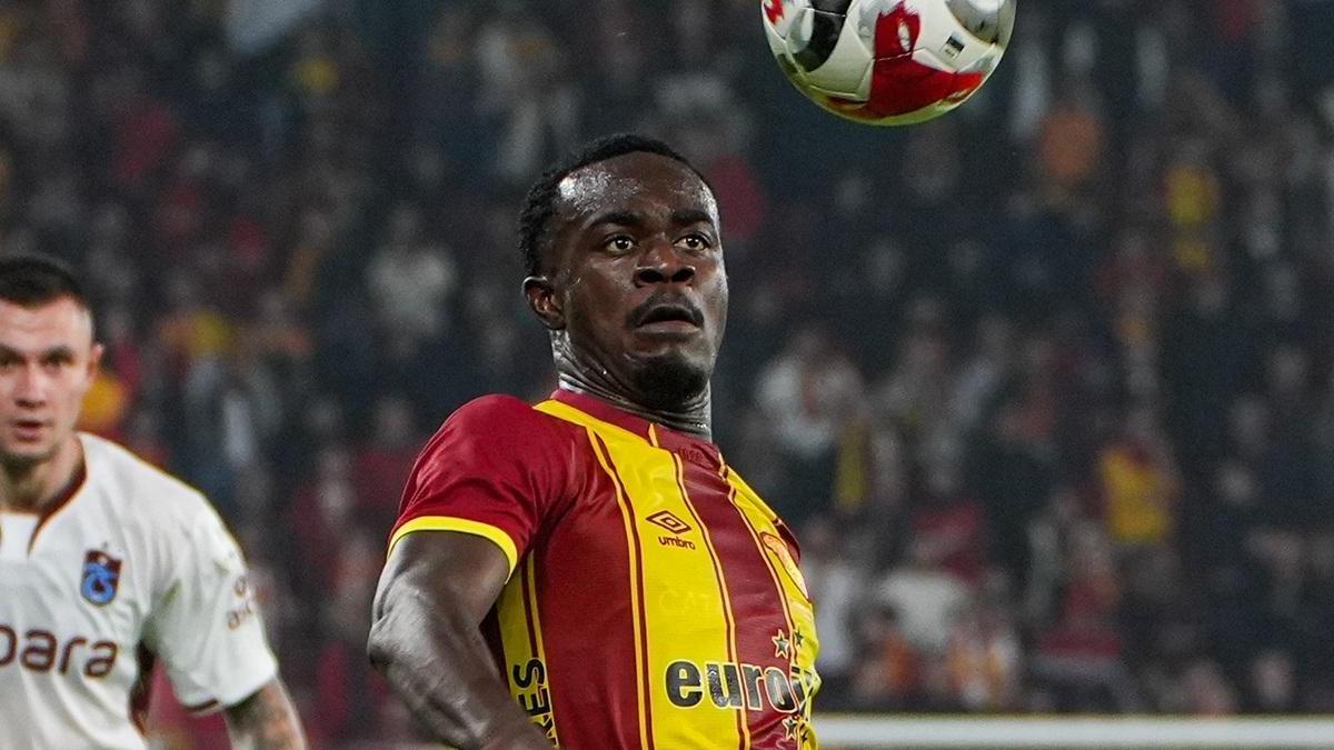 Göztepe orta sahası, Anthony Dennis'i arıyor