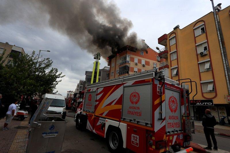 Yürekleri ağza getiren yangın! Kiracı polis merkezine götürüldü